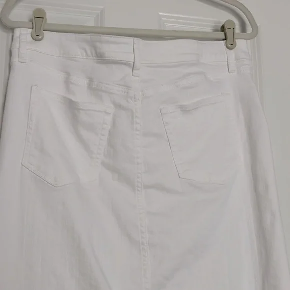 LOFT Women's White Denim Skirt Size 10 - Picture 4 of 5